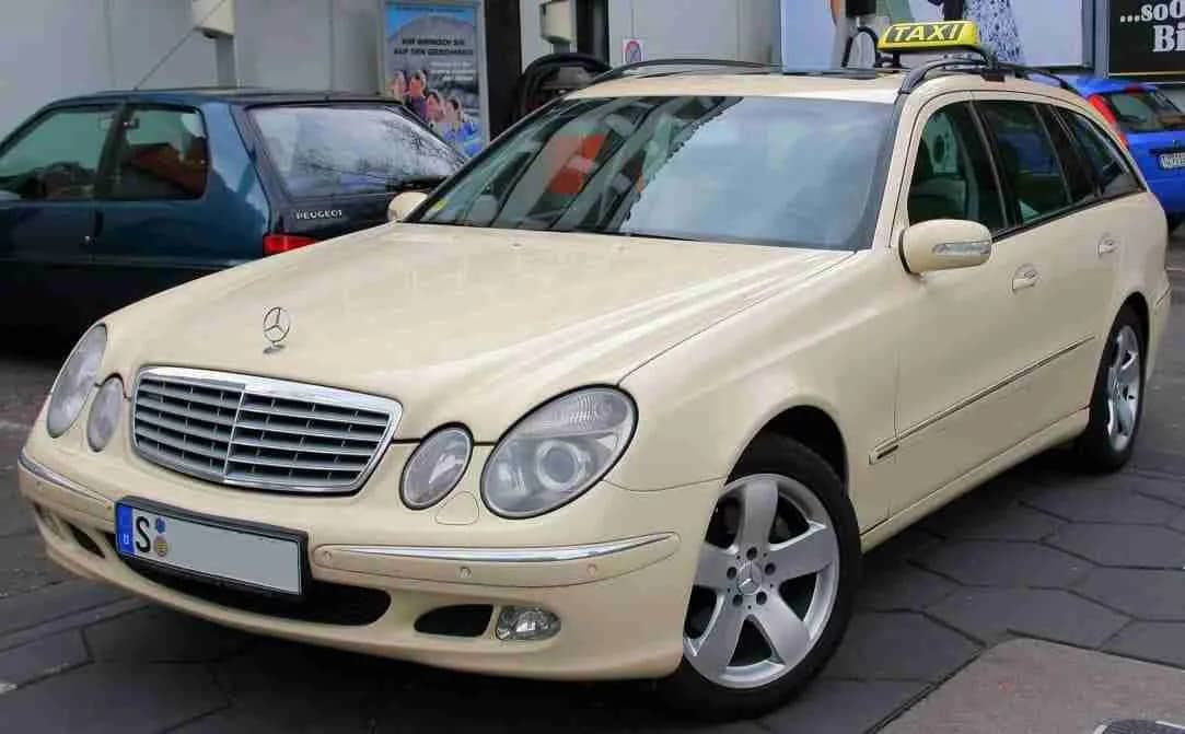 Airport Transfers from Hinchleywood – Safe and On-Time Rides